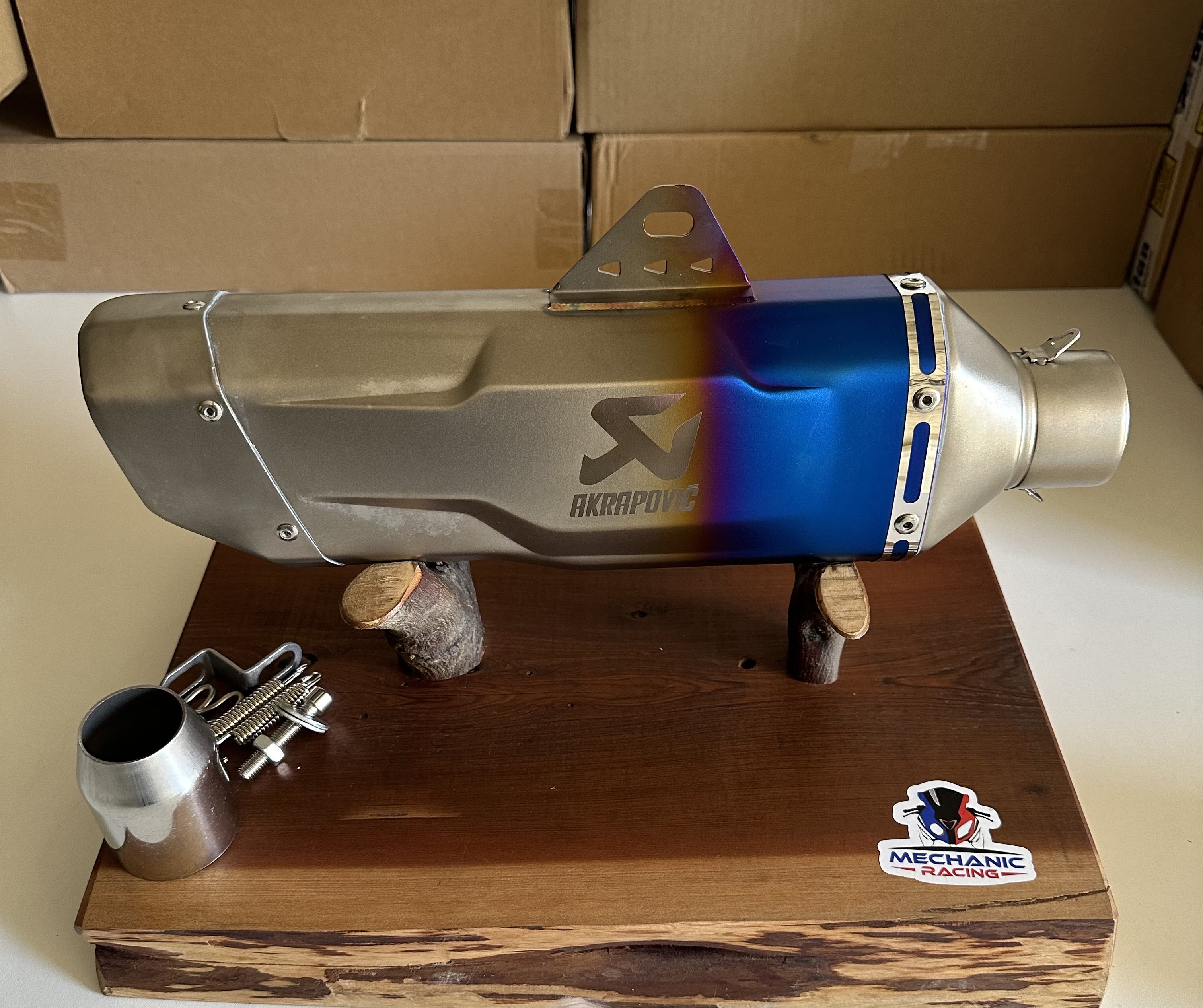 AKRAPOVİÇ YENİ NESİL RACİNG LİNE