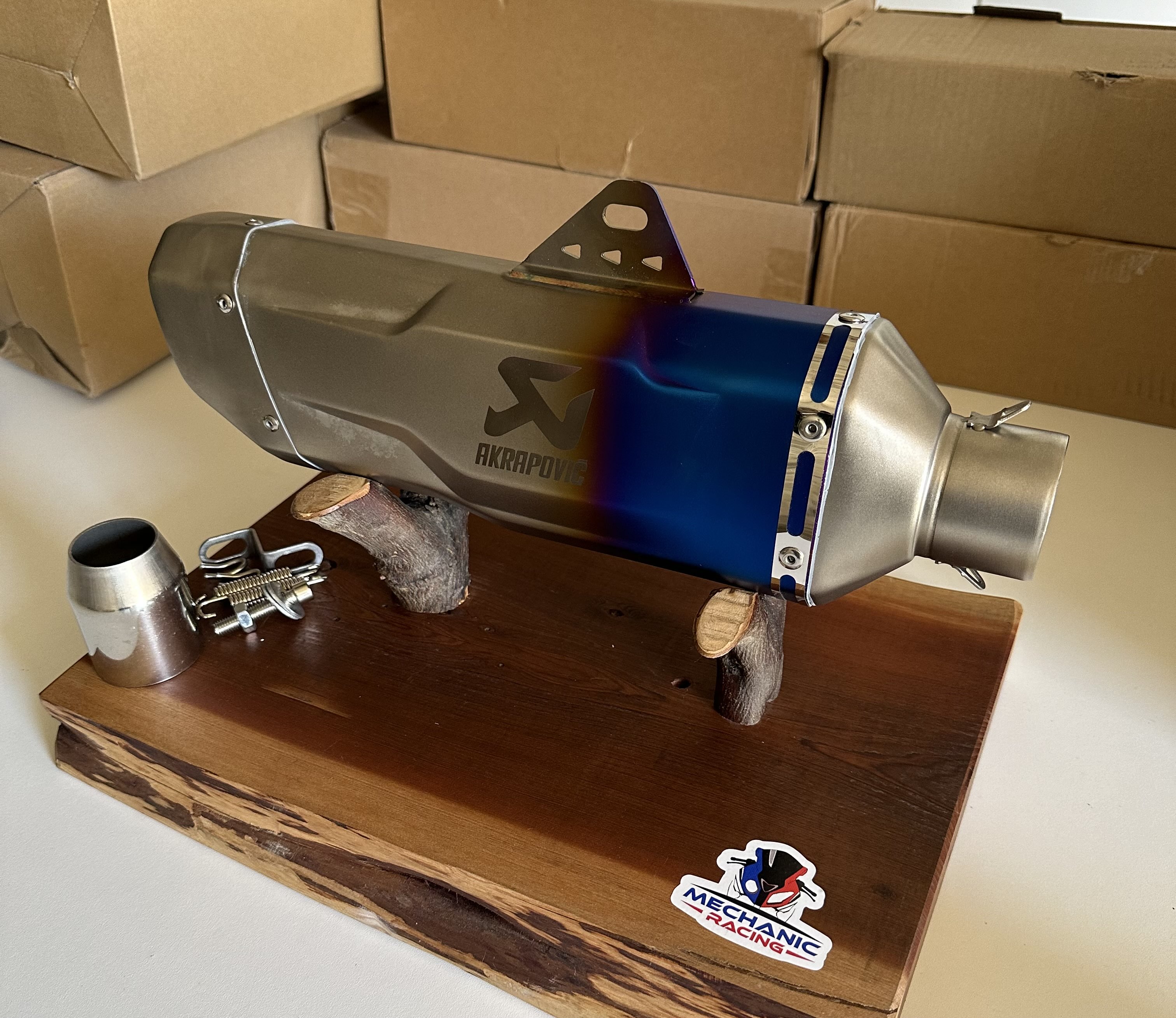 AKRAPOVİÇ YENİ NESİL RACİNG LİNE