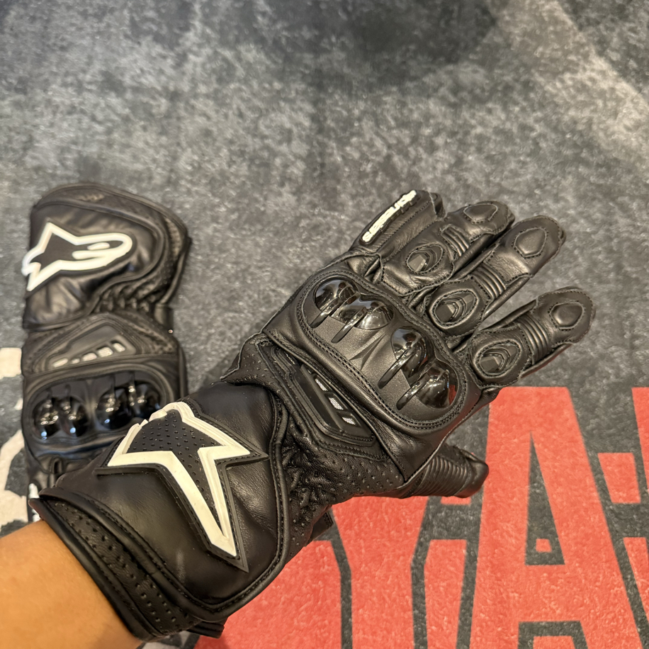 ALPİNESTARS GP FULL SİYAH BEYAZ HAKİKİ DERİ ELDİVEN M020
