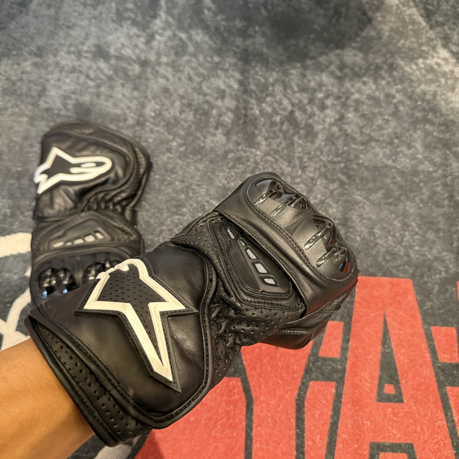 ALPİNESTARS GP FULL SİYAH BEYAZ HAKİKİ DERİ ELDİVEN M020