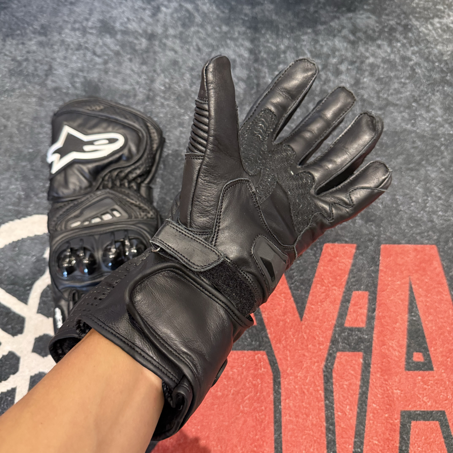 ALPİNESTARS GP FULL SİYAH BEYAZ HAKİKİ DERİ ELDİVEN M020
