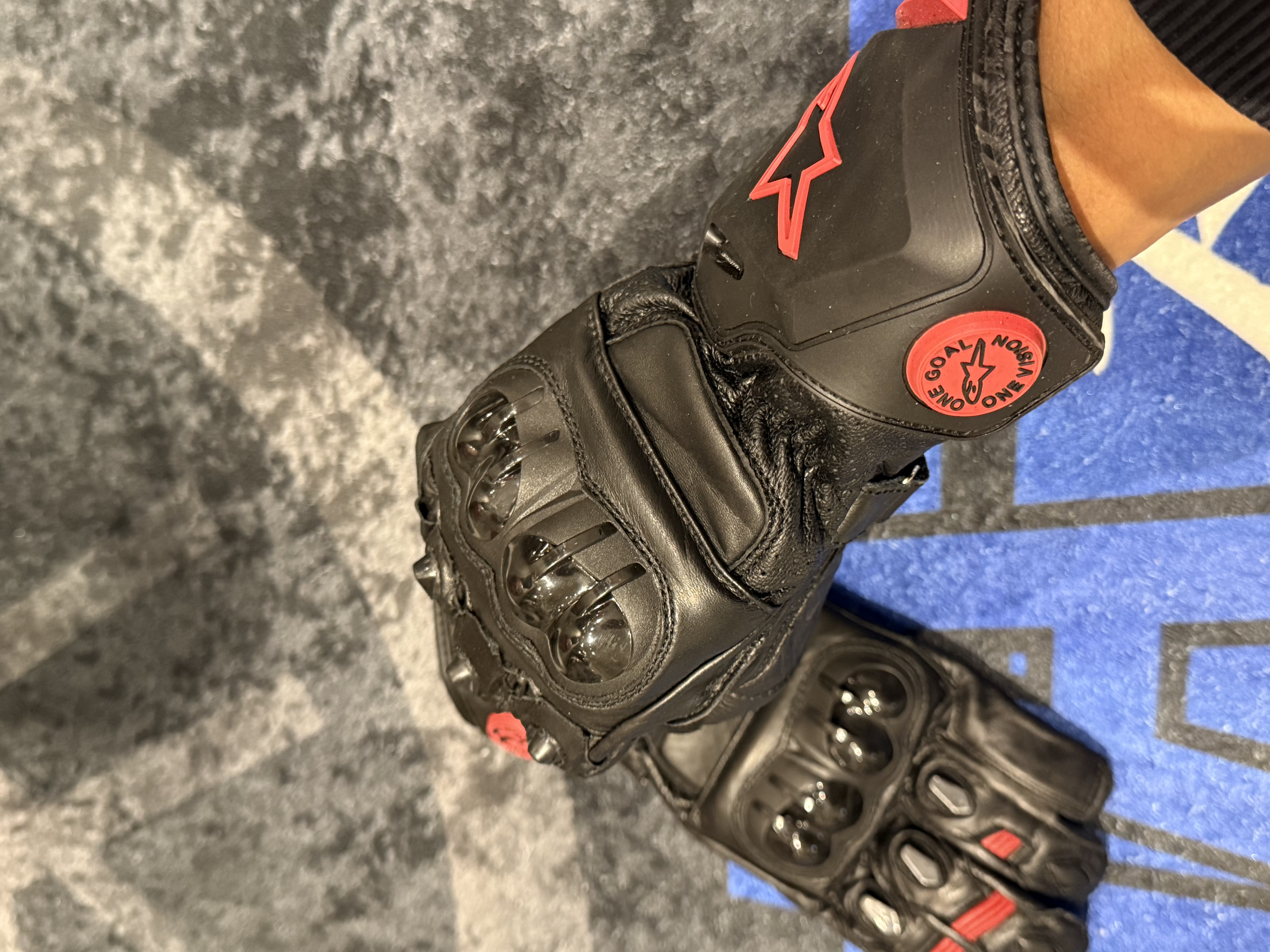 ALPİNESTARS GP FULL KIRMIZI SİYAH HAKİKİ DERİ ELDİVEN M21