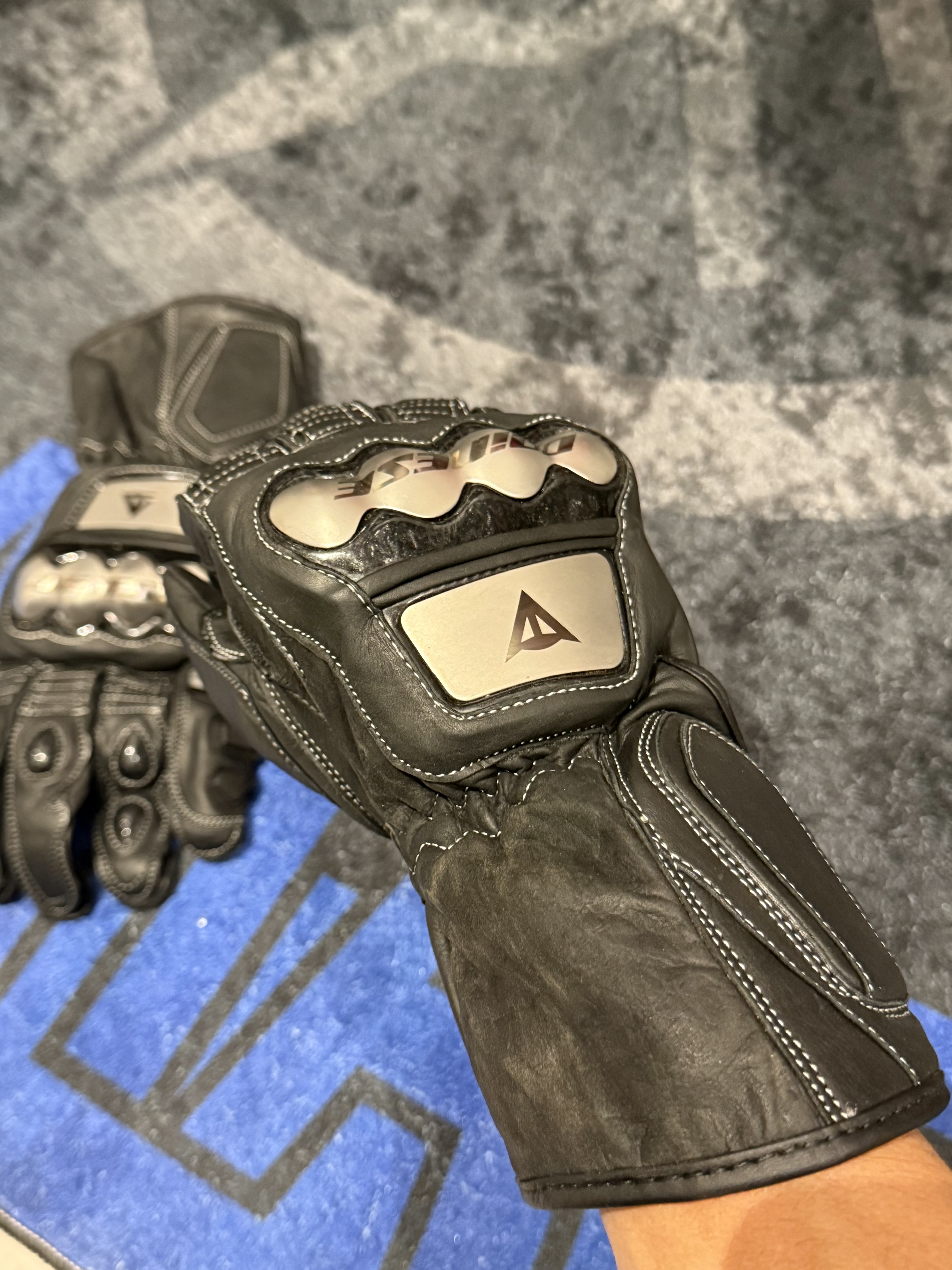 DAİNESE FULL SİYAH TİTANİUM HAKİKİ DERİ ELDİVEN M025