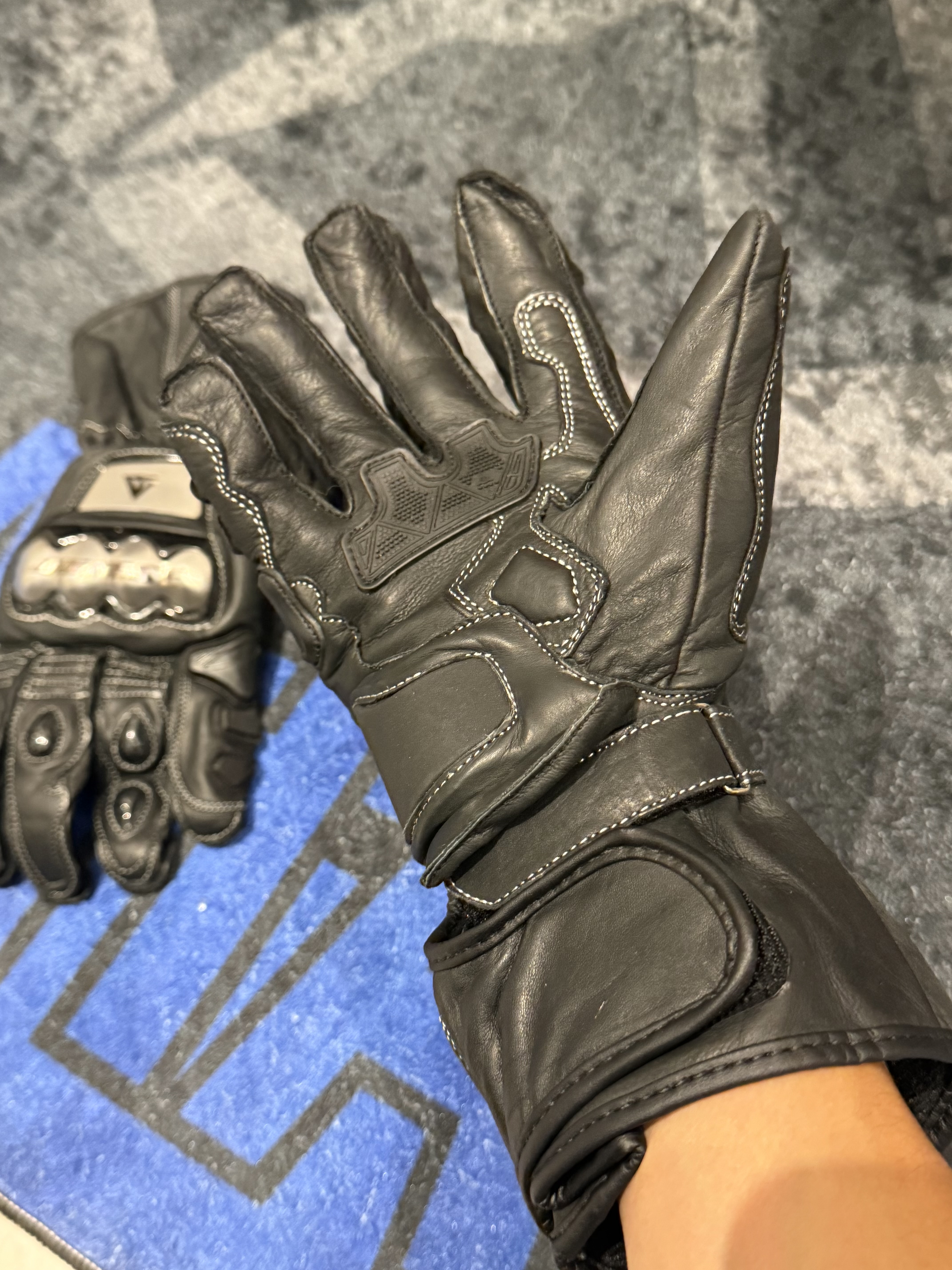 DAİNESE FULL SİYAH TİTANİUM HAKİKİ DERİ ELDİVEN M025