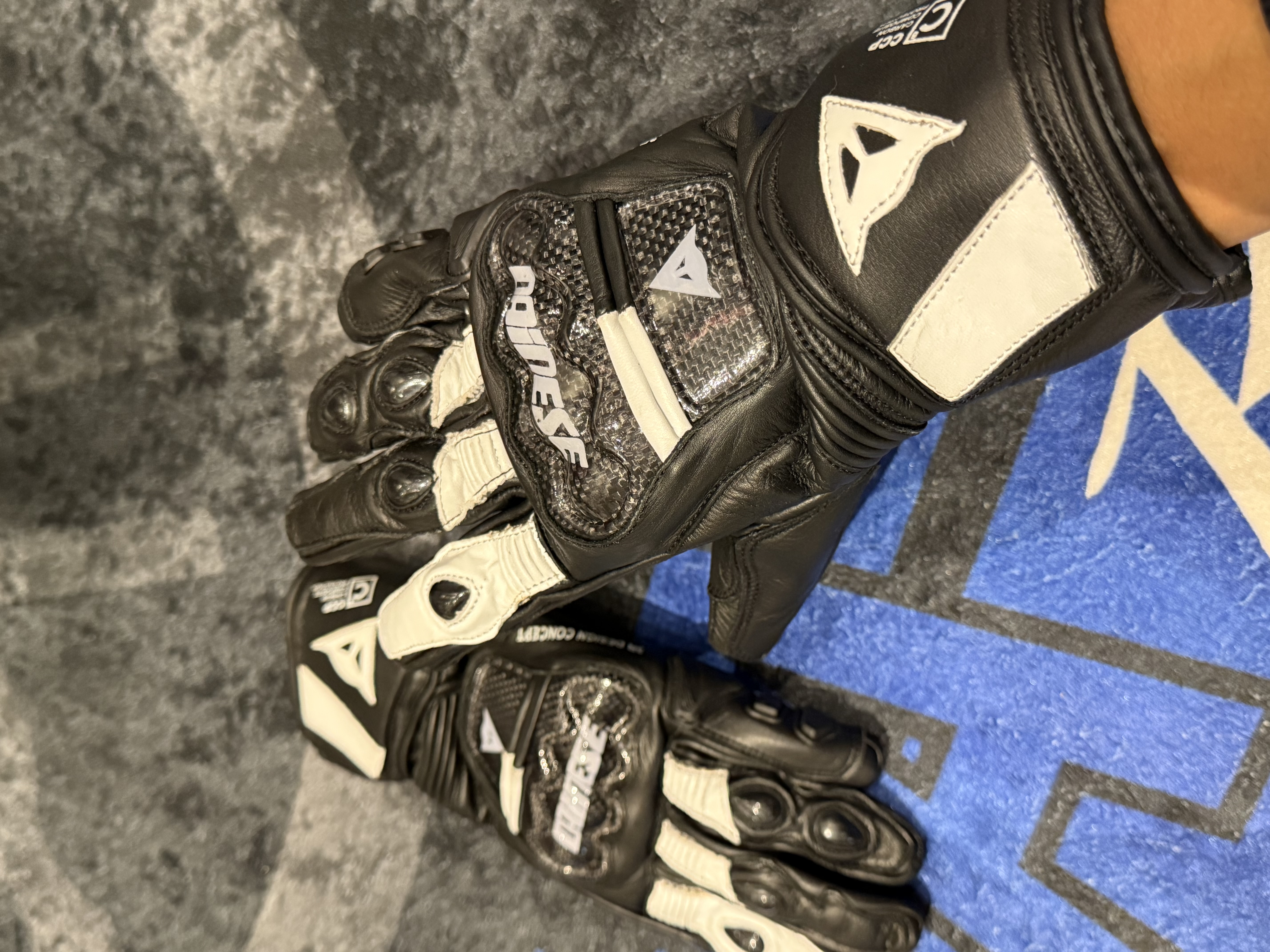 DAİNESE FULL SİYAH BEYAZ HAKİKİ DERİ ELDİVEN M024