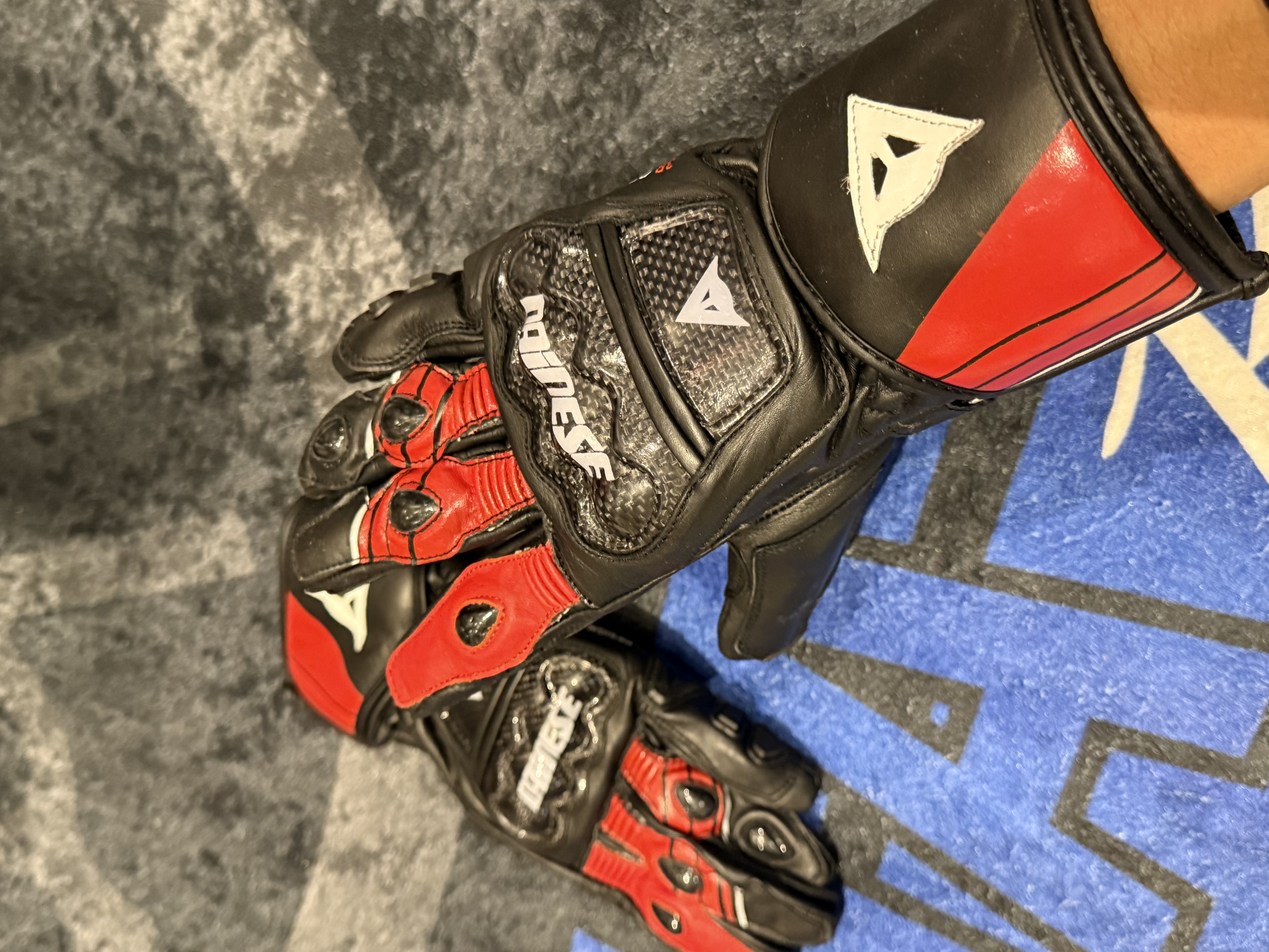 DAİNESE FULL SİYAH KIRMIZI HAKİKİ DERİ ELDİVEN M023