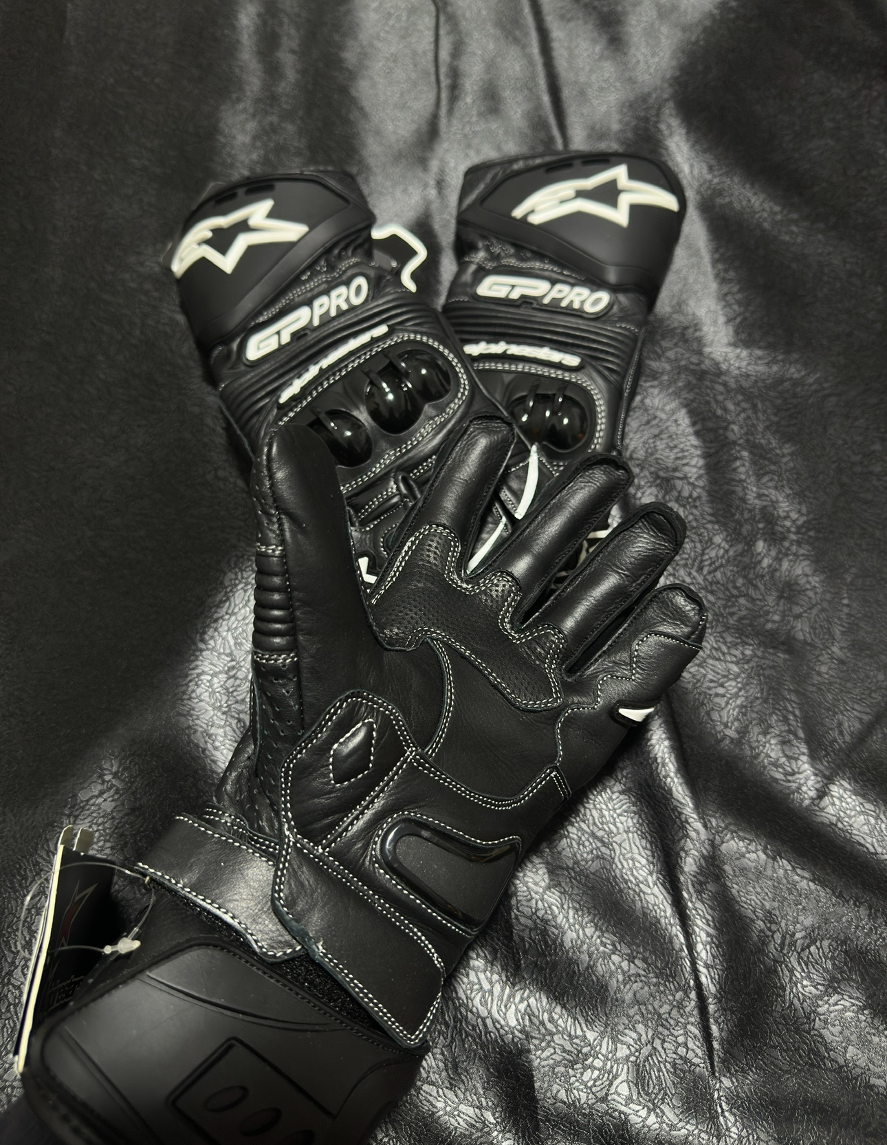 ALPİNESTARS GP FULL SİYAH BEYAZ HAKİKİ DERİ ELDİVEN M022