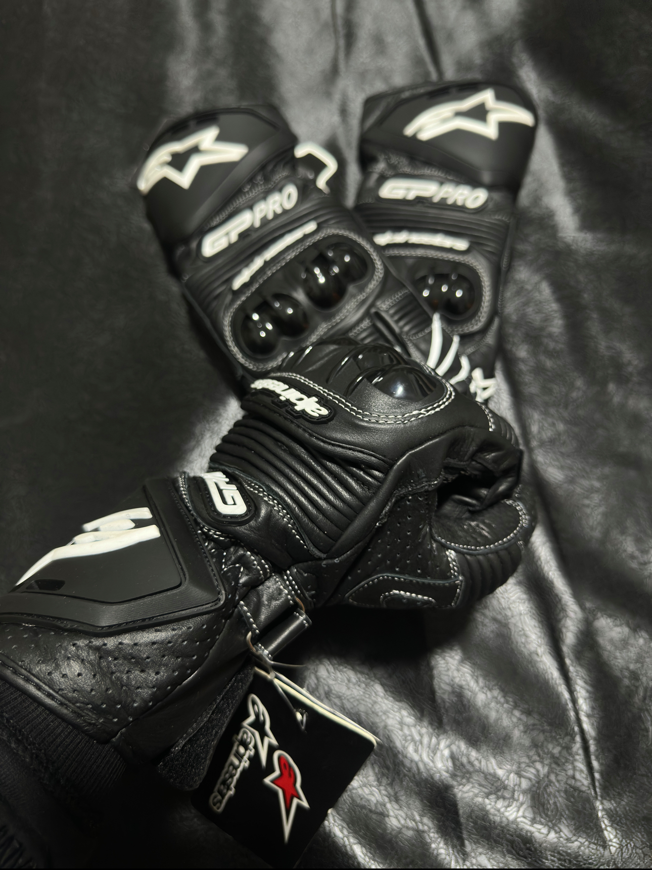 ALPİNESTARS GP FULL SİYAH BEYAZ HAKİKİ DERİ ELDİVEN M022